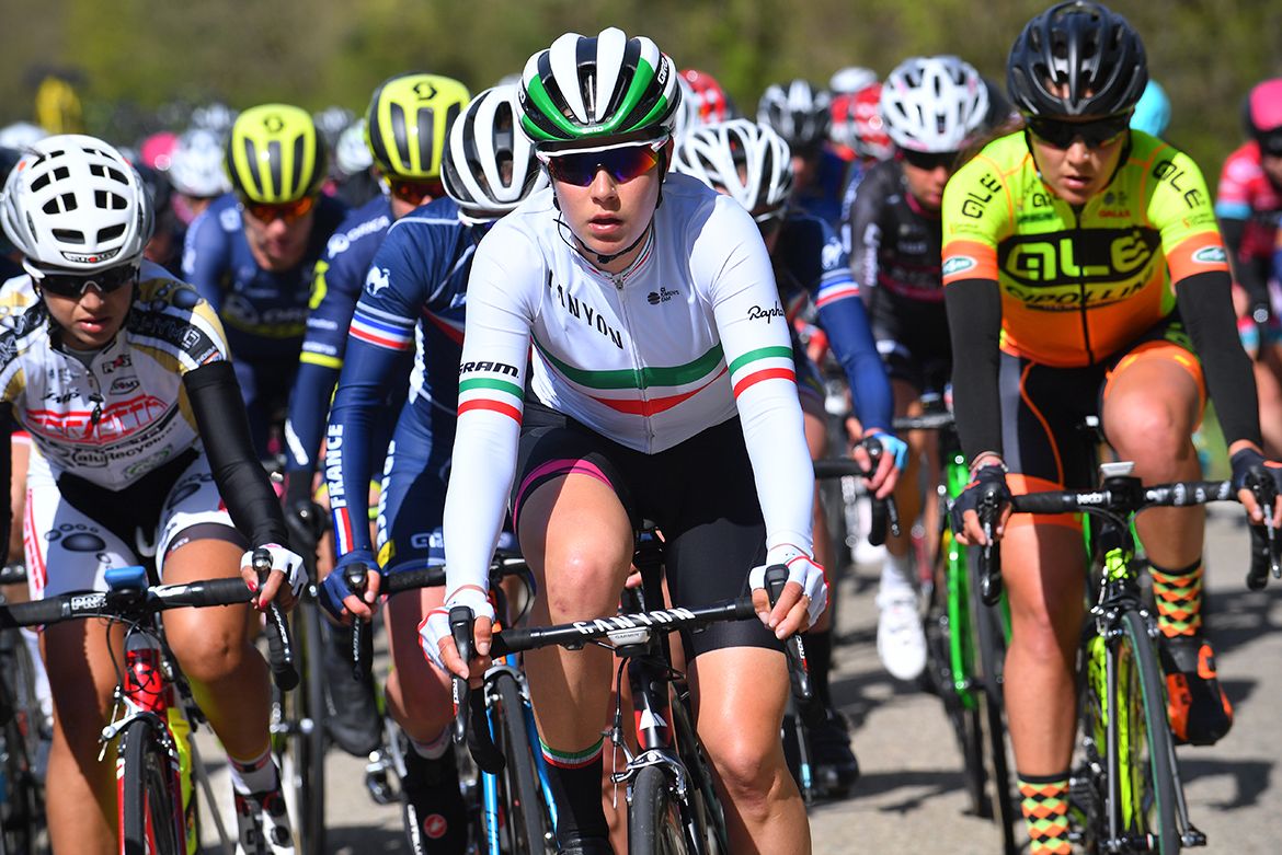 Elena Cecchini in the pack at La Fl&egrave;che Wallonne