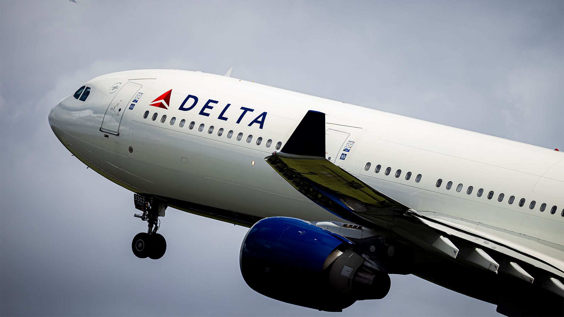 itpro.com - Emma Woollacott - Delta Airlines flight Wi-Fi tampered with after DEF CON conference