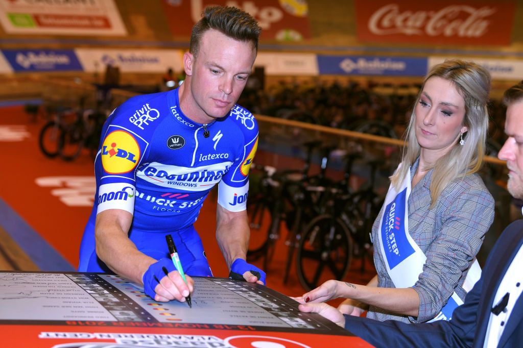 Iljo Keisse signs in for the Gent Six day