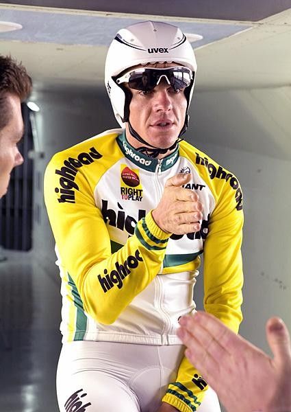 Discussions &ndash; Adam Hansen talks position set-up with Team High Road technicians.