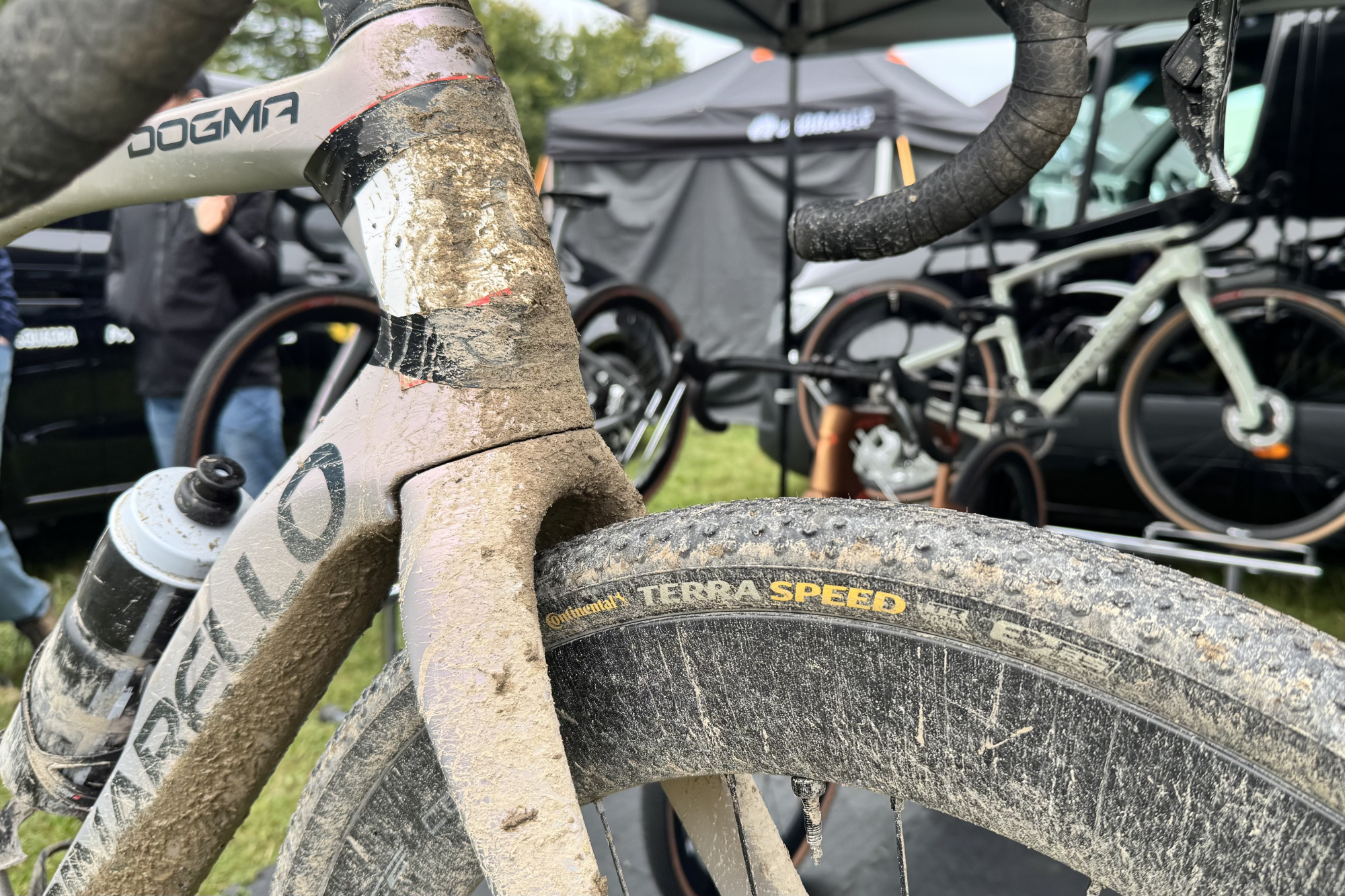 Ben Swift&#039;s Pinarello Dogma GR gravel race bike with 40mm wide tyres