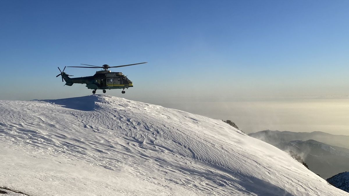 Helicopter rescue on Mt Baldy