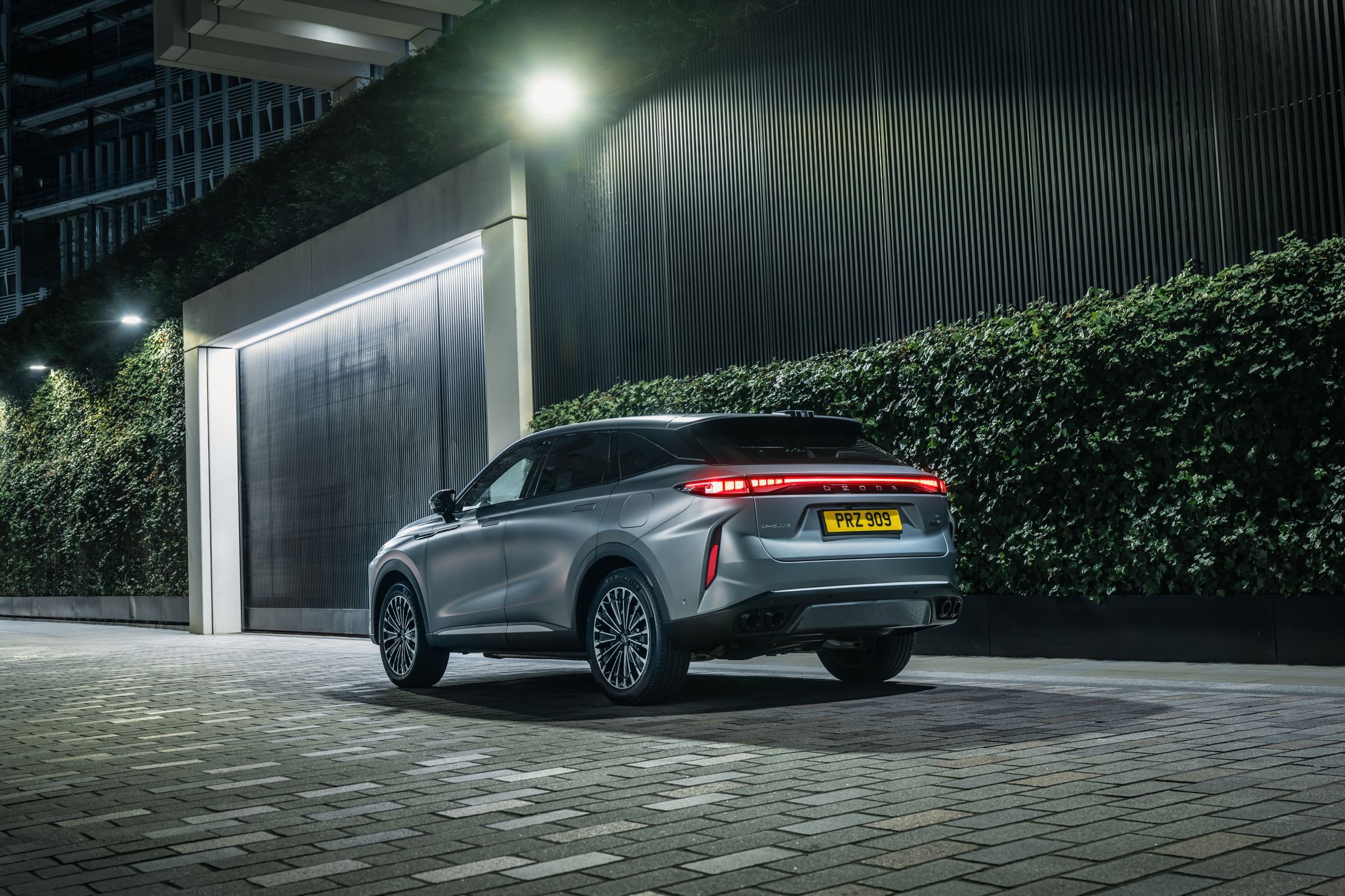 Images of the Omoda 9