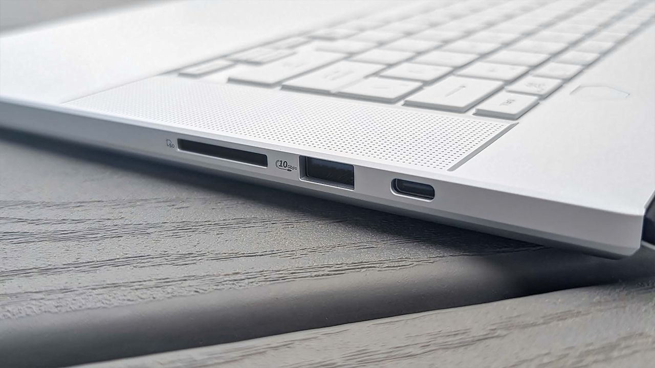 USB-C ports, USB-A port, and SD card reader on the left side of the ASUS ROG Zephyrus G16 (GU605C, 2025).
