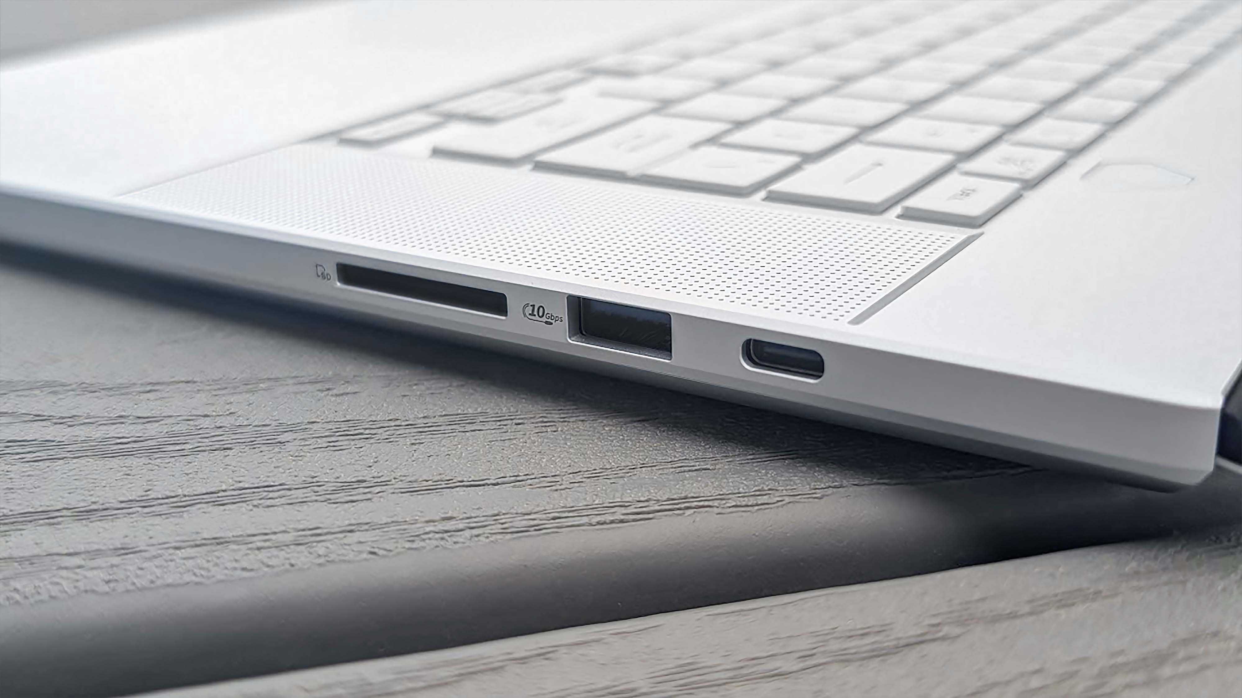 USB-C ports, USB-A port, and SD card reader on the left side of the ASUS ROG Zephyrus G16 (GU605C, 2025).