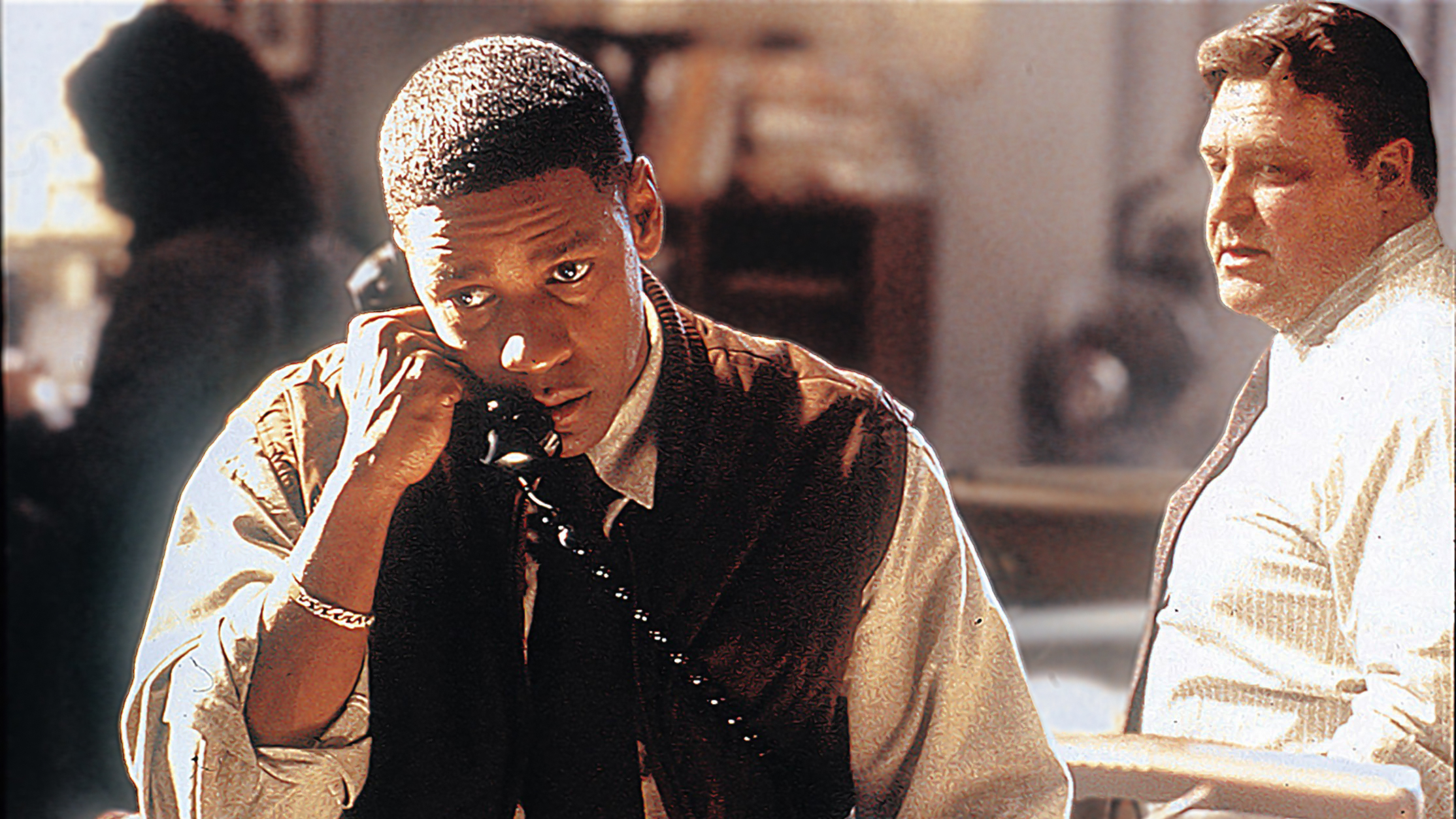 (L-R) Denzel Washington and John Goodman in "Fallen" (1998).