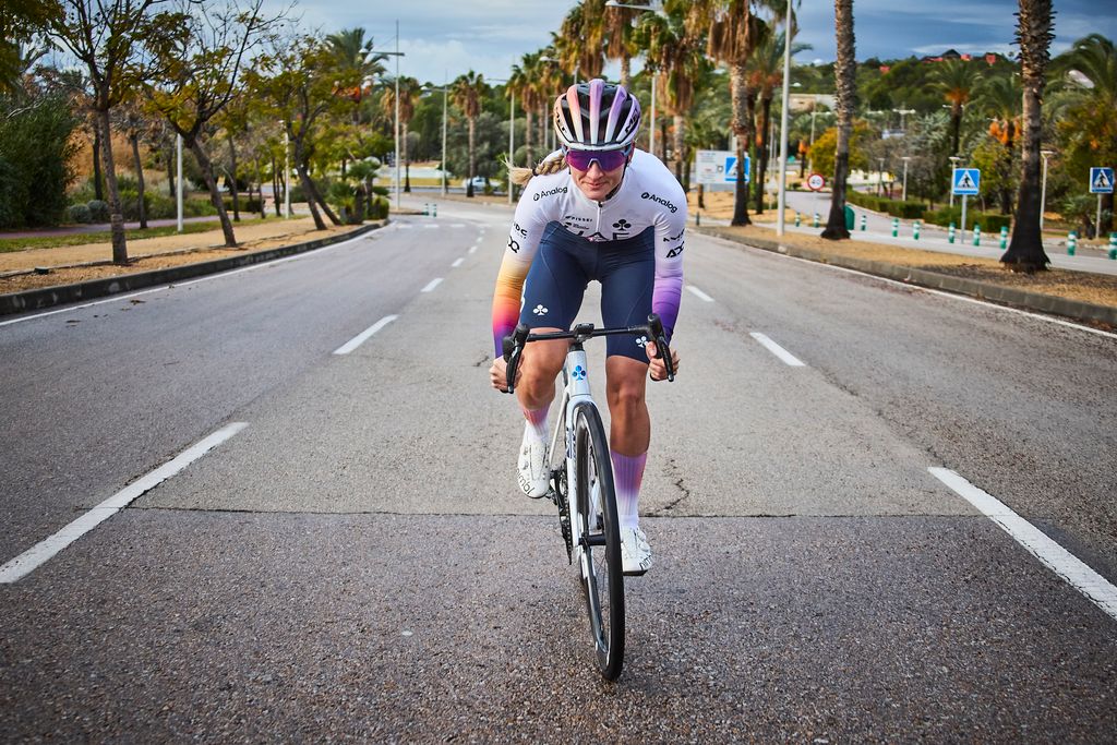 Karlijn Swinkels riding a Colnago bike