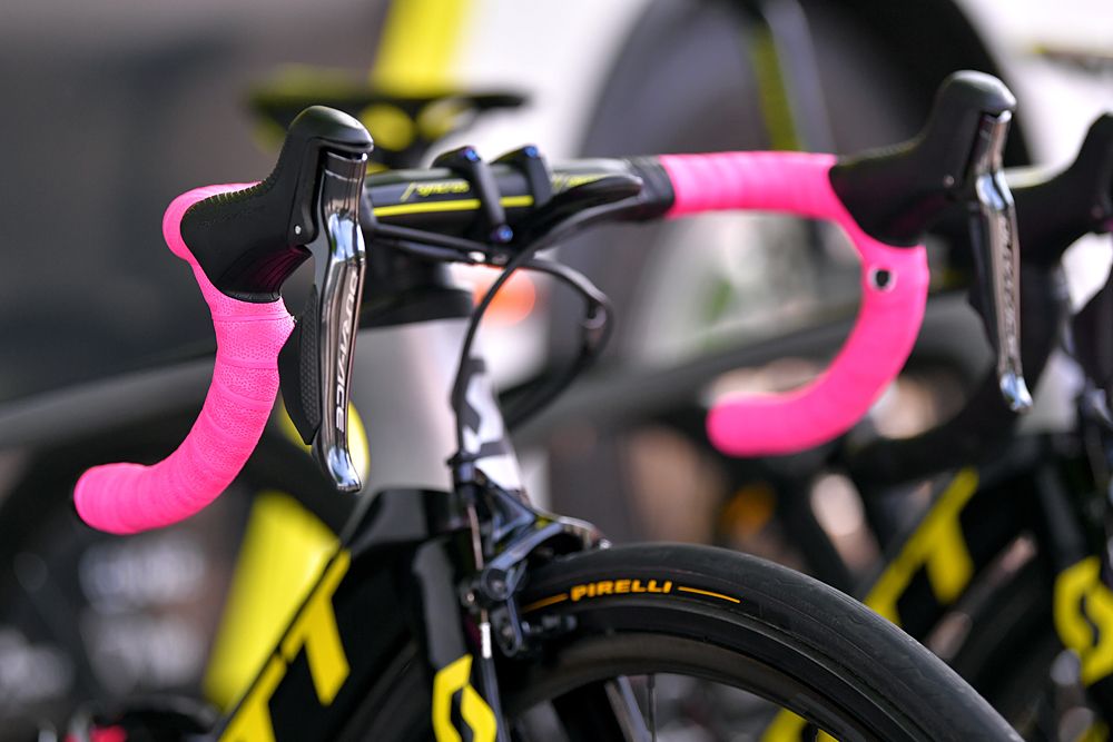 Annemiek van Vleuten (Mitchelton-Scott) pink bar tape at stage 8 Giro Rosa