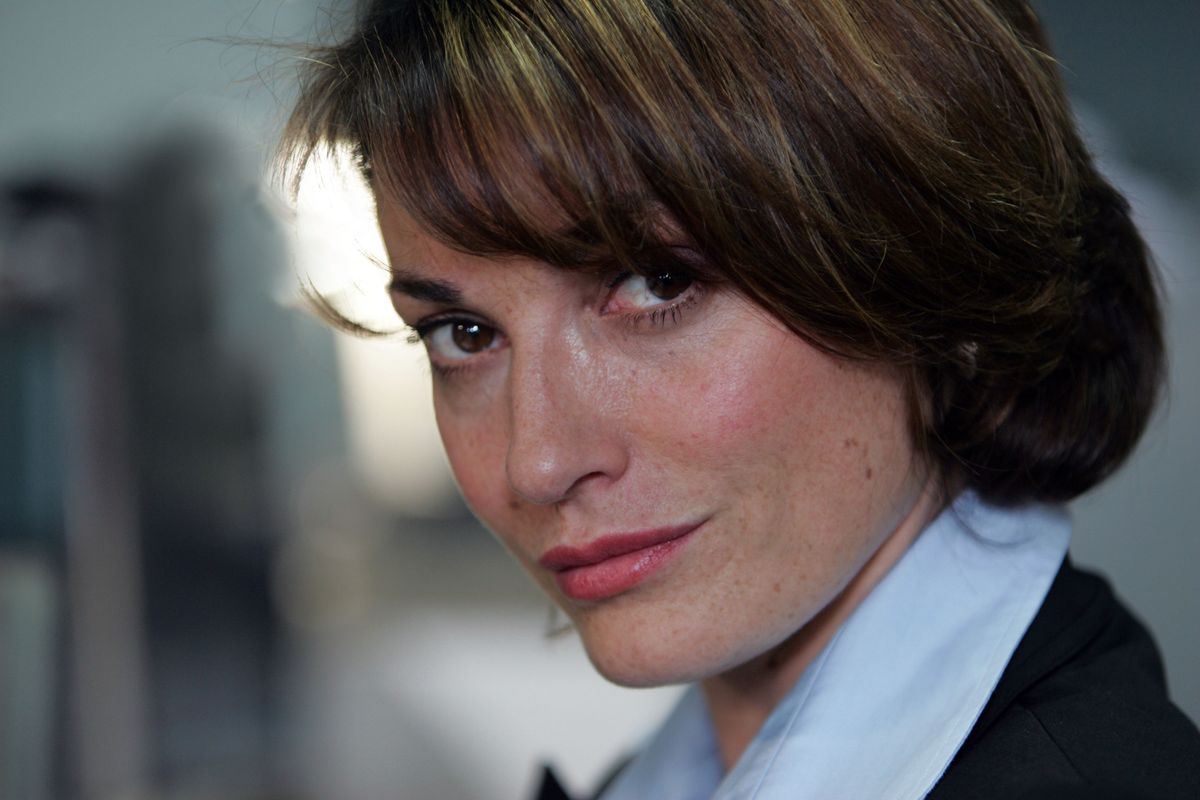 Sarah Parish scrubs up!