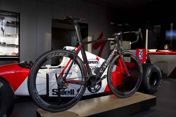 The Specialized Venge McLaren alongside it's Formula 1 counterpart