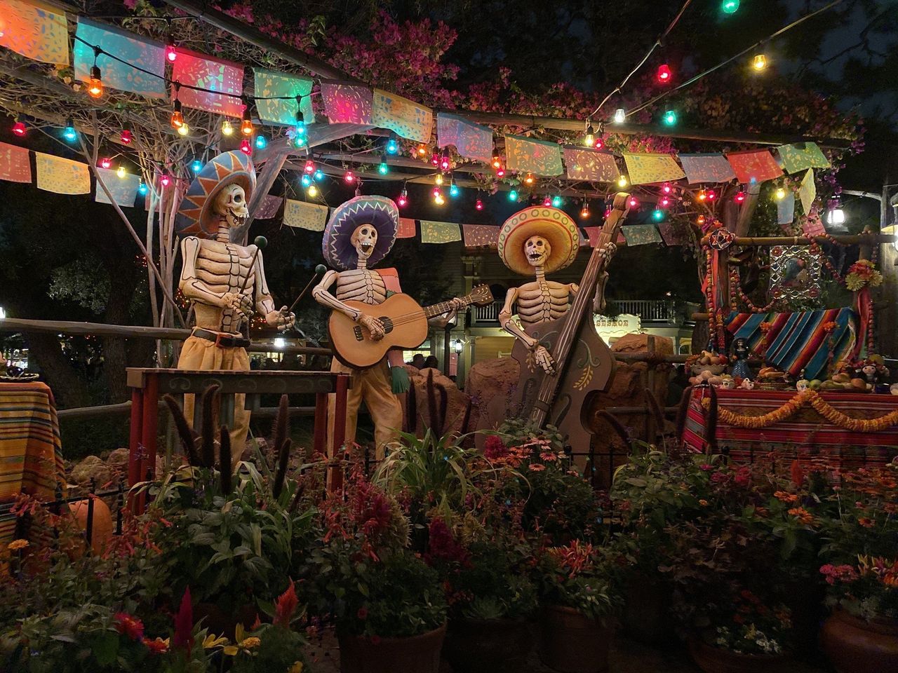 Coco figures in front of Rancho de Zocalo