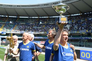 Former Hellas Verona coach Osvaldo Bagnoli and some of the club's ex-players mark 30 years since their 1985 Serie A title success ahead of a game against Empoli in 2015.