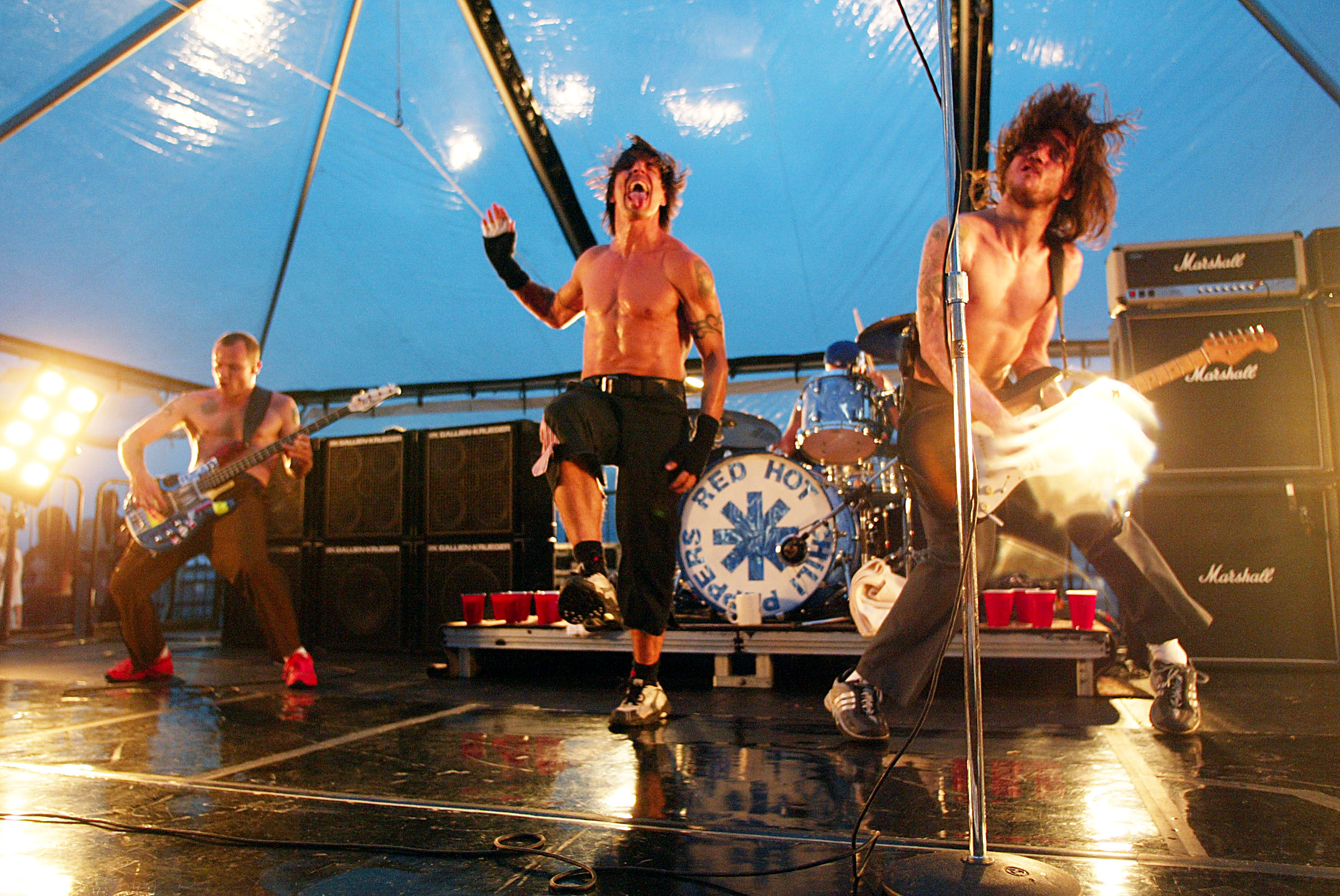 How Red Hot Chili Peppers Conquered The World With By The Way Louder 4081