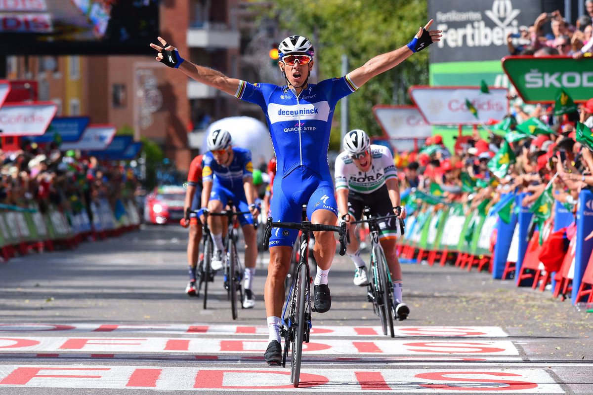 Vuelta a España DeceuninckQuickStep foil on stage 17 Video