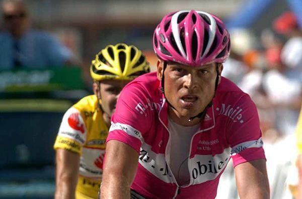Jan Ullrich (T-Mobile) finishes in the Rogers group