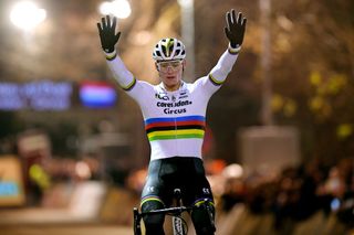 Elite Men - Van der Poel wins in Bredene