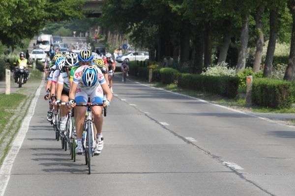 Esra Trump (Skil Koga) attacked early in the race