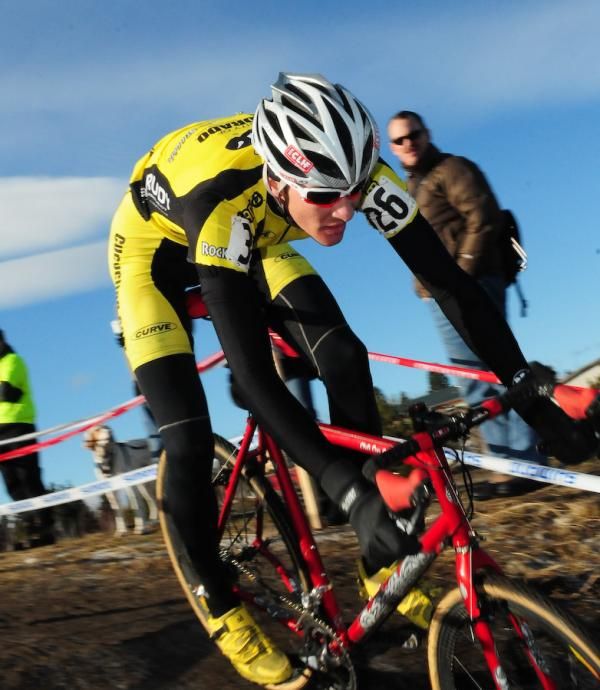 Brady Kappius (U. Colorado Boulder) chasing Sonntag.