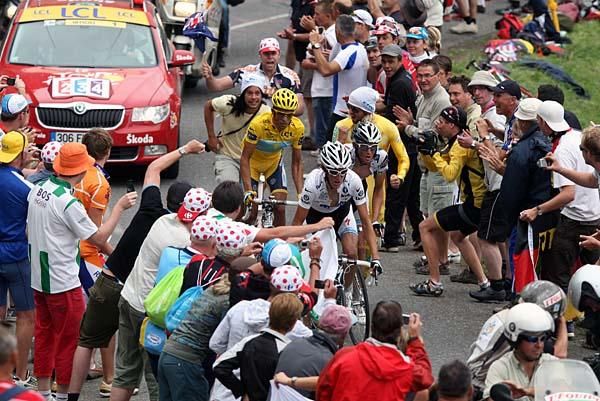 The three leaders in stage 17 climb to success, dropping their other rivals.
