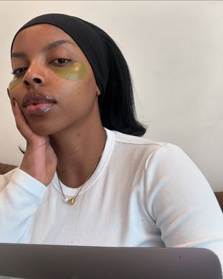 An image of influencer @aysha.sow wearing under-eye patches.