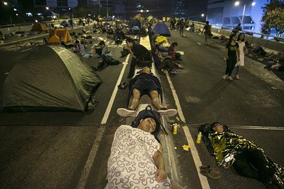 Hong Kong leader warns protesters to vacate tent city