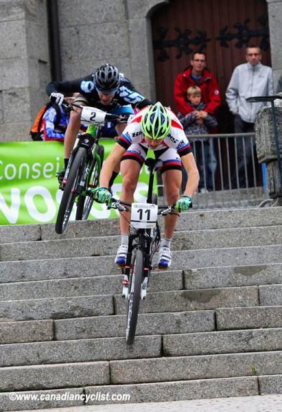 Stefan Peter (MTB Kader Zentralschweiz) leads Brian Lopes (Ibis) in a heat