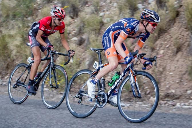 Craig Lewis (Champion System) and Matt Cooke (Jamis-Hagens Berman) try to hold their lead on the field.