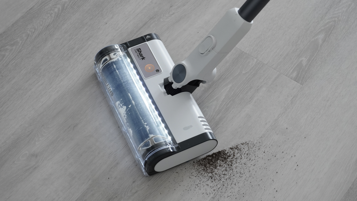 Shark Detect Clean &amp; Empty Pet IW4621UKT vacuum cleaner in a home setting.