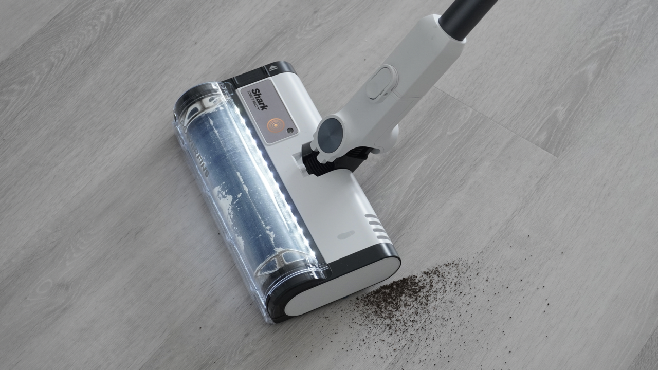 Shark Detect Clean &amp; Empty Pet IW4621UKT vacuum cleaner in a home setting.