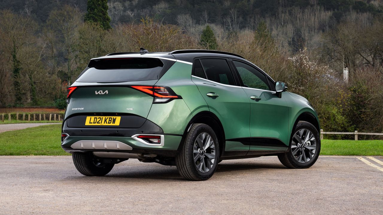 Kia Sportage parked in the countryside