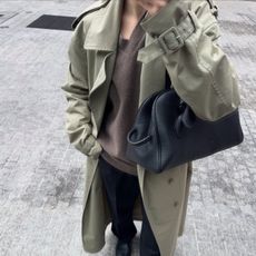 Stephanie Broek wearing a chic fall outfit.