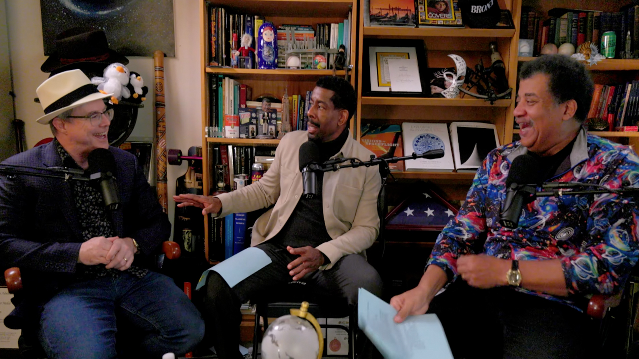 Andy Weir on the left, talking to Chuck Nice (middle) and Neil deGrasse Tyson on the podcast StarTalk