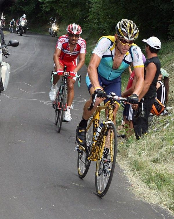 Lance Armstrong (Astana) has caught and passed Felix Cardenas (Barloworld) in his effort to reach Franco Pellizotti.