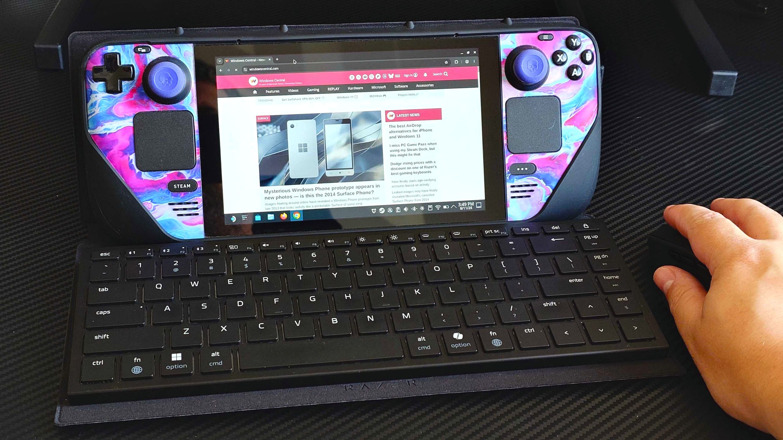  My on-the-go Steam Deck setup is now complete thanks to this nifty little Razer keyboard case with kickstand 