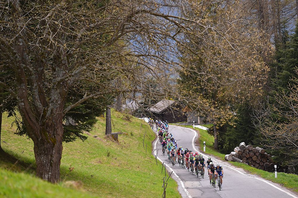 The peloton on stage 4 of the Tour de Romandie.
