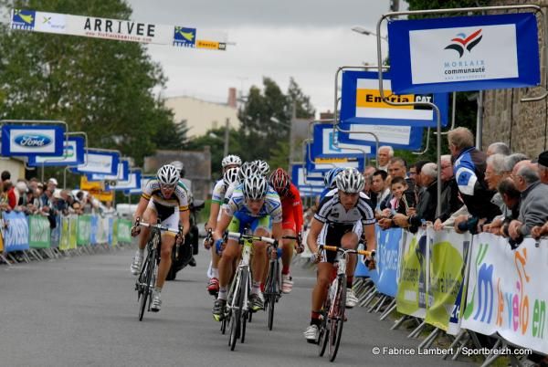 David Chopin (Bretagne) rides to third on the stage.