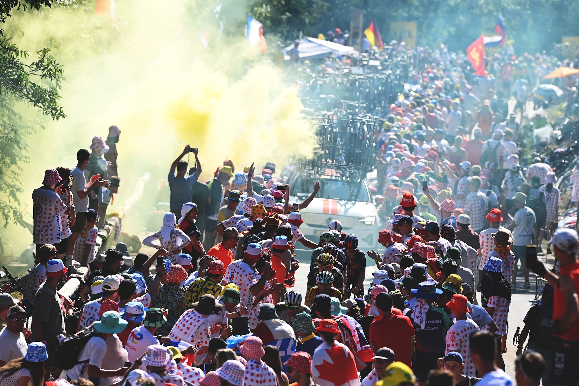 Unpopular opinion: Alpe d'Huez is on the limit, and it wasn't even the best atmosphere at this Tour de France