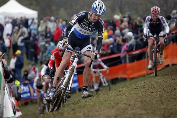 Erwin Vervecken (Baboco - Revor Cycling Team) loses traction on the slick parcours.