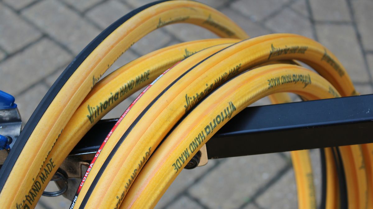 Mechanics pre-stretch tubulars for easier mounting
