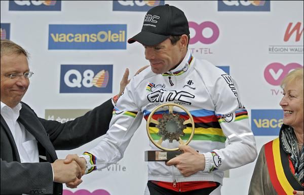 Cadel Evans (BMC) is congratulated on the podium