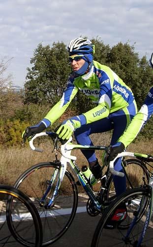 Ivan Basso was very well protected against the cold.
