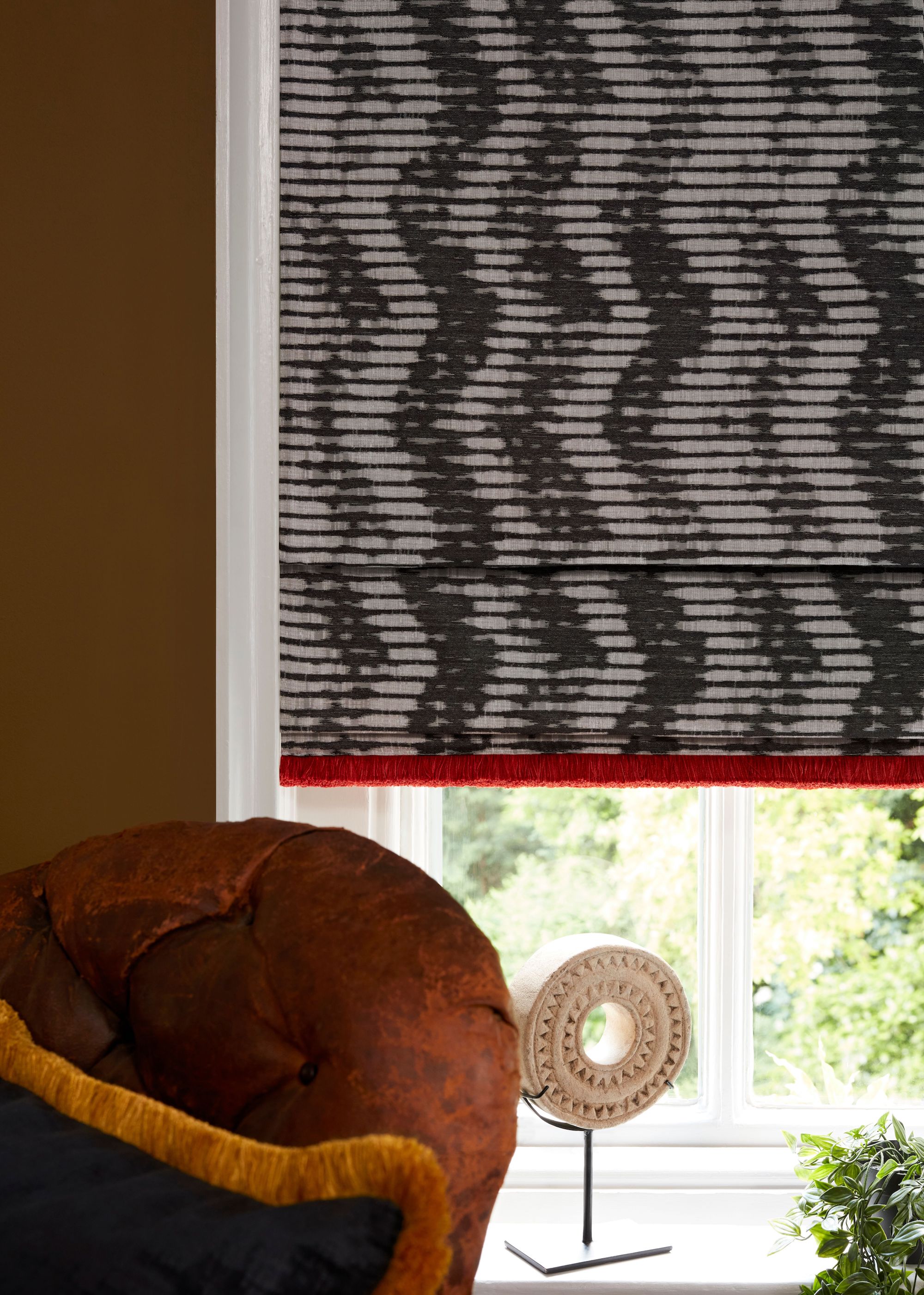 close up of blind with zigzag pattern and red trim