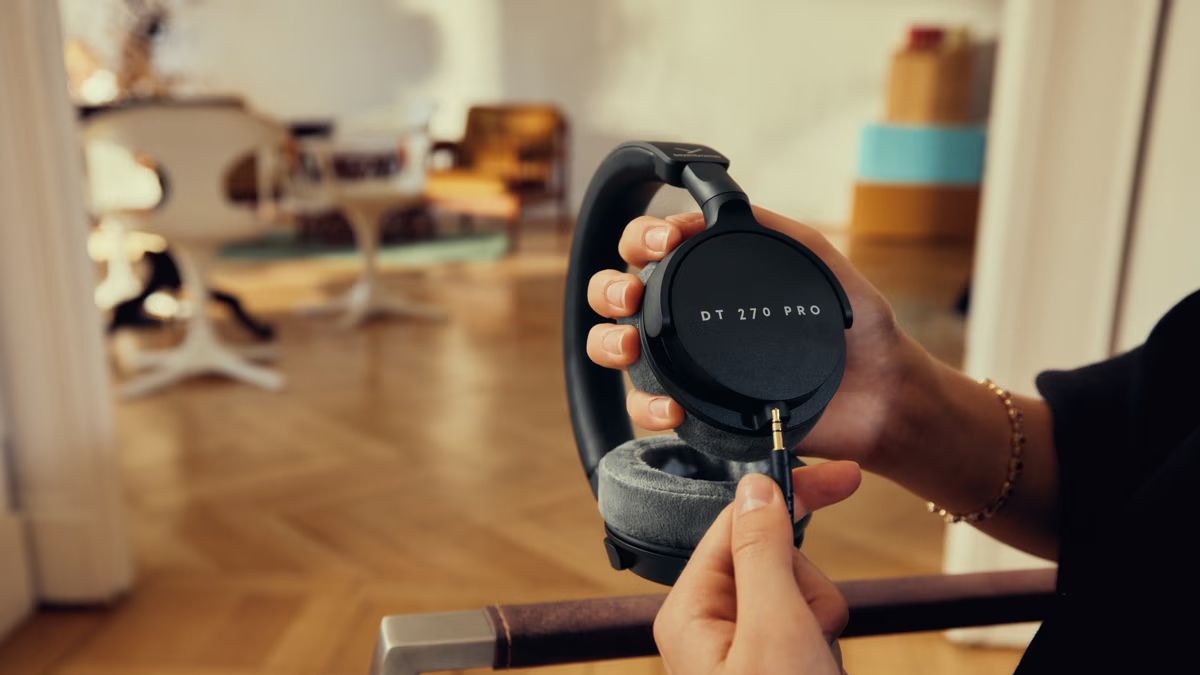 Beyerdynamic's DT 270 Pro headphones want to bring studio-quality sound to  your ears for an affordable price | What Hi-Fi?