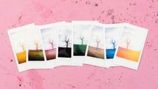 Une gamme du même tirage instantané Fujifilm Instax Mini 99 d'une silhouette d'arbre sur la crête d'une colline avec une variété d'effets de couleur créatifs appliqués.