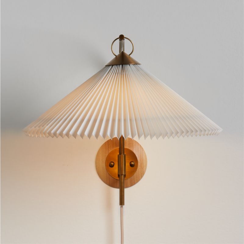 Flores Plug-In Wall Sconce Light With Pleated Shade