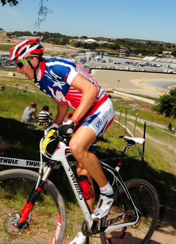 Todd Wells (Specialized) leads early in the race