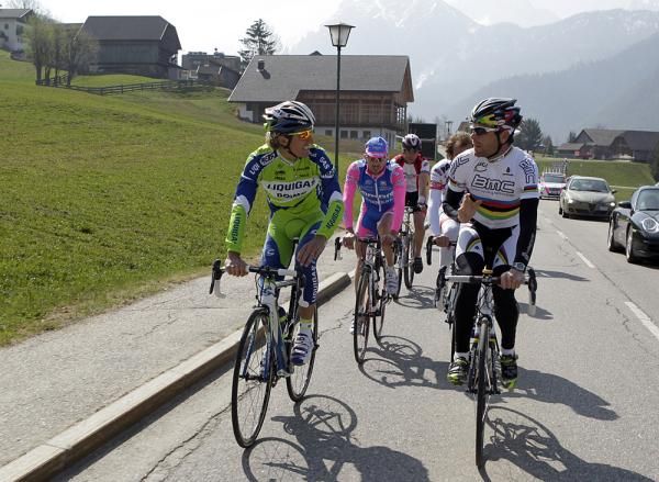 Riders roll out to get a preview of the Plan de Corones