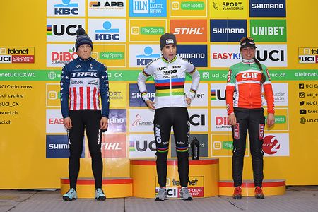 Sanne Cant stands on the podium as the winner of Heusden-Zolder