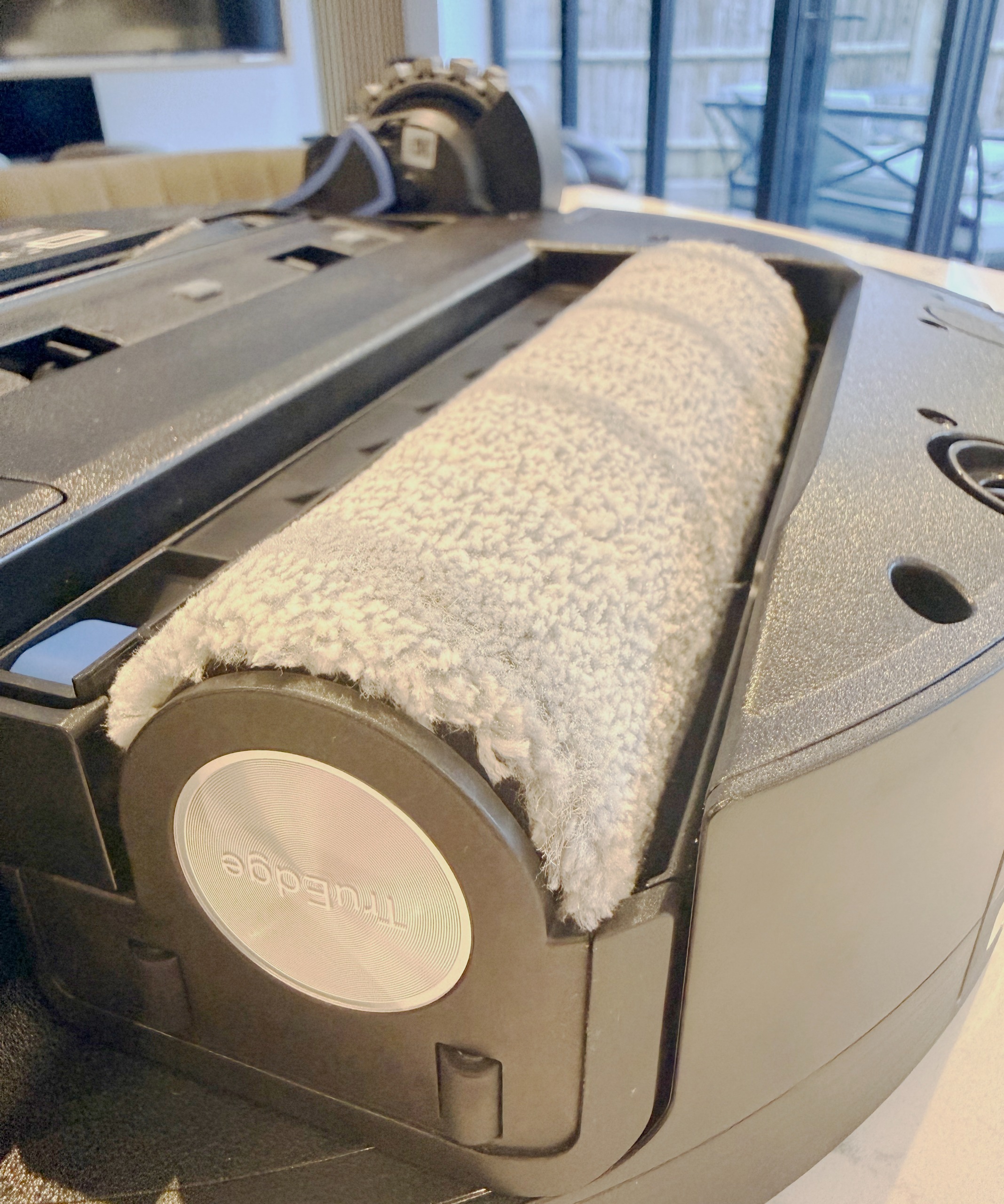 Close-up of ECOVACS DEEBOT X11 OmniCyclone OZMO Roller 2.0 mop