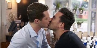 Patrick and David kissing in Schitts Creek